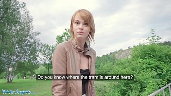 Русская лесбияночка имеет в зад телку членом