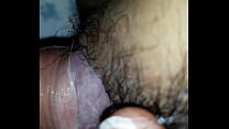 Мужик засадил крупный хуй в анально-вагинальное отверстие блондиночки на столе